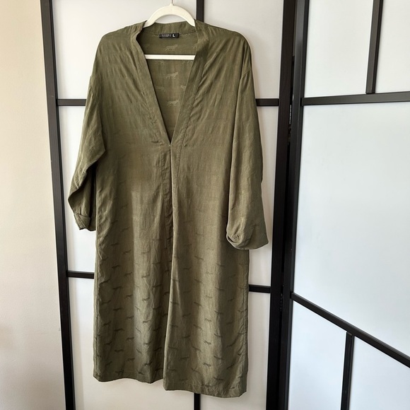 [L] Titika Active Couture Jungle Cat Print Dark Olive Relaxed Fit Midi Dress - Picture 1 of 10